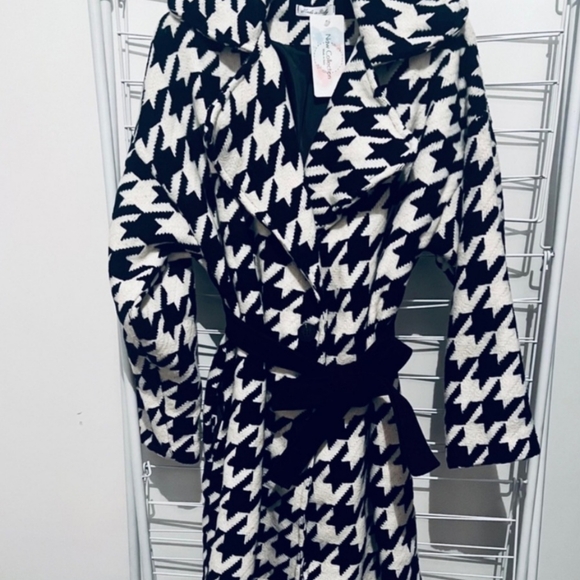 Fabulous Houndstooth Wrap Coat - Made In Italy - NWT! One Size - Picture 5 of 5